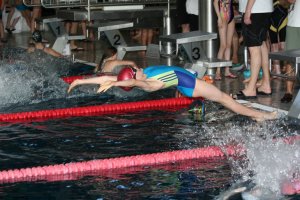 Anna Segerer, beim Start über 50m Rücken