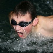 Sven Jäger sprintet über 50m Schmetterling auf Platz 1