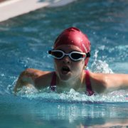 Die zehnjährige Anne Lämmerzahl holte sich als Schwimmerin der SG Lauf drei Goldmedaillen beim 12. Goldsprinterpokal in Schwabach, hier auf ihrer „Paradestrecke“, den 50m Schmetterling